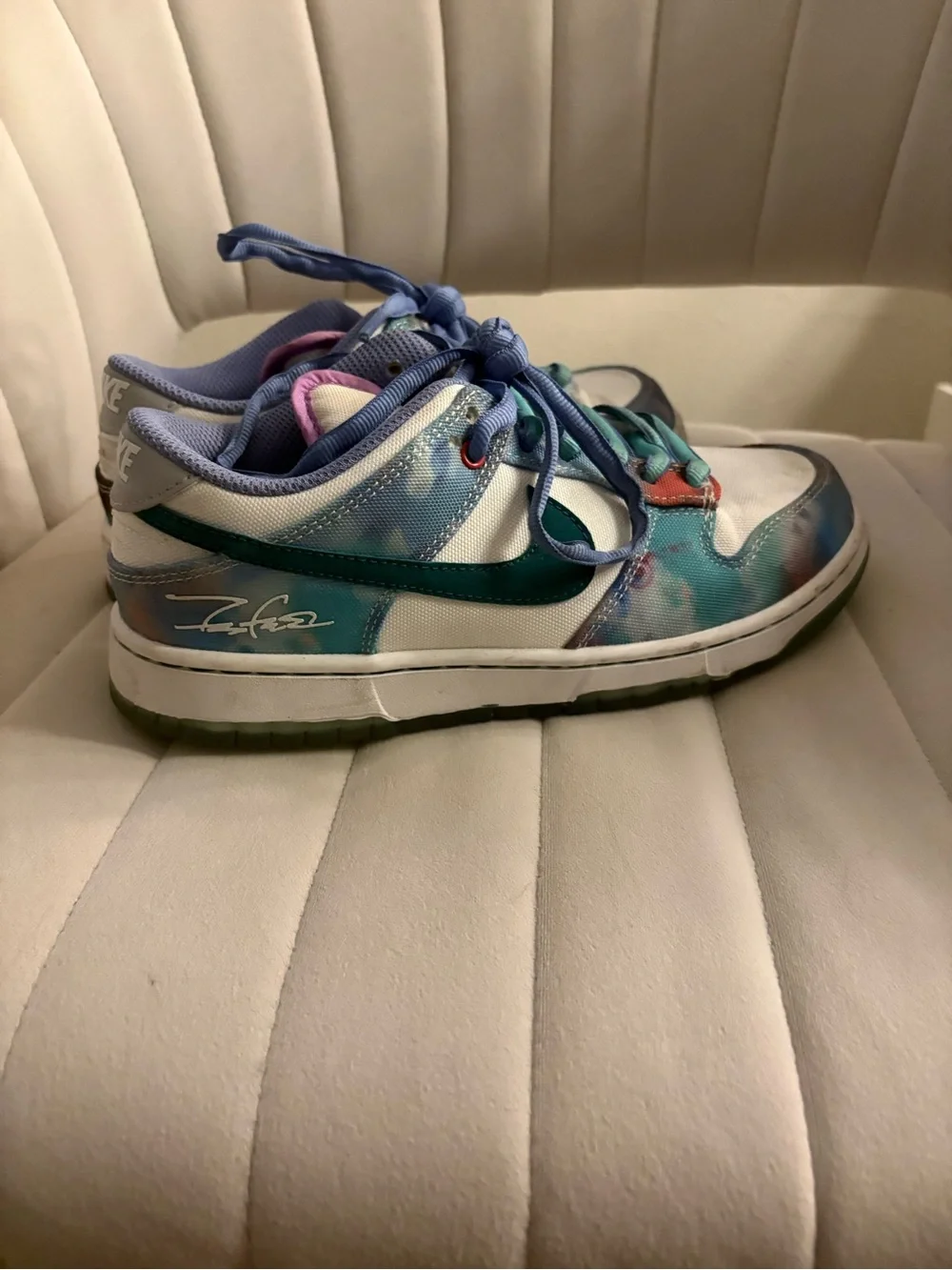 Nike Low-Top Sneakers in Teal Blue and White